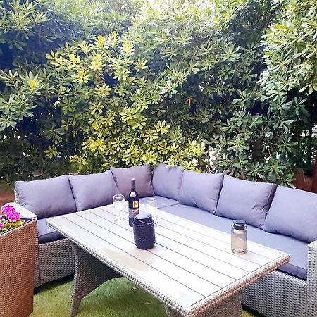 Split Symphony Veranda: Modern, New Apartment Екстериор снимка