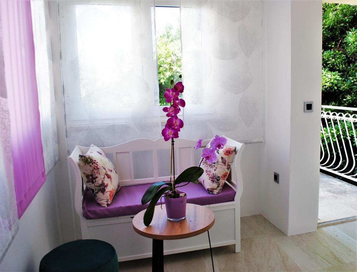 Split Symphony Veranda: Modern, New Apartment Екстериор снимка