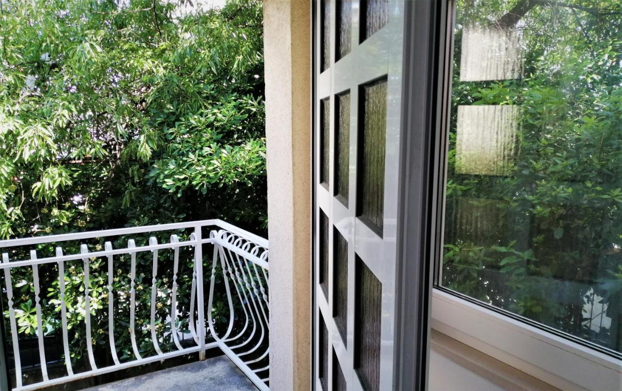 Split Symphony Veranda: Modern, New Apartment Екстериор снимка