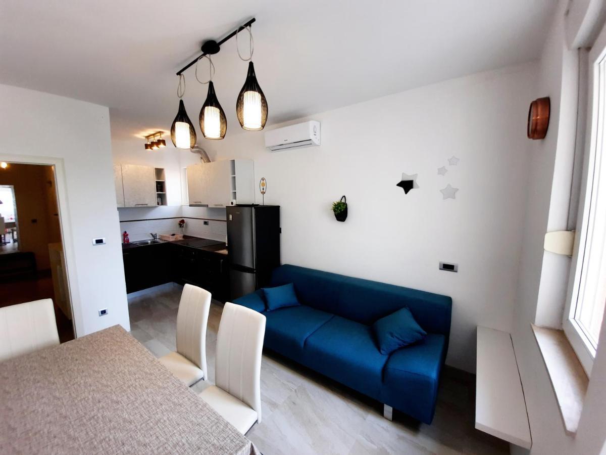 Split Symphony Veranda: Modern, New Apartment Екстериор снимка