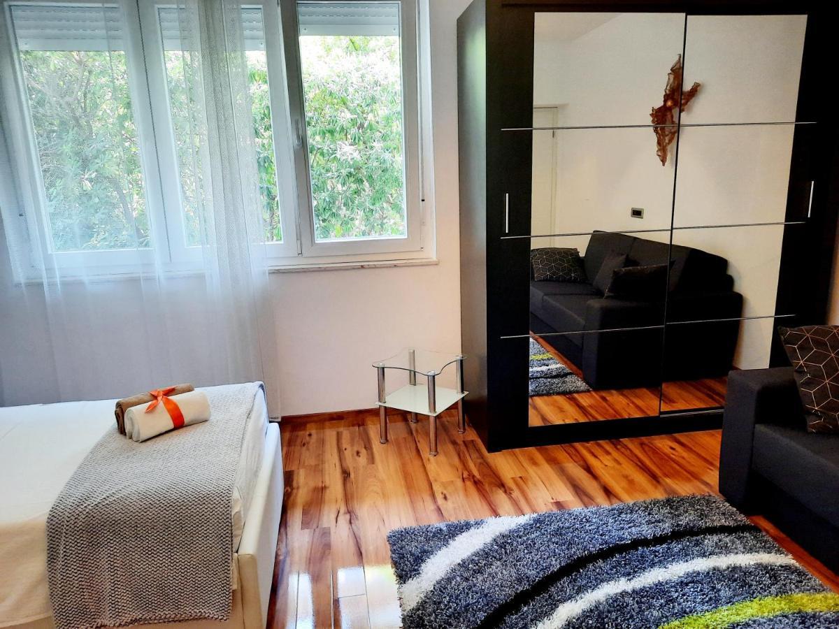 Split Symphony Veranda: Modern, New Apartment Екстериор снимка