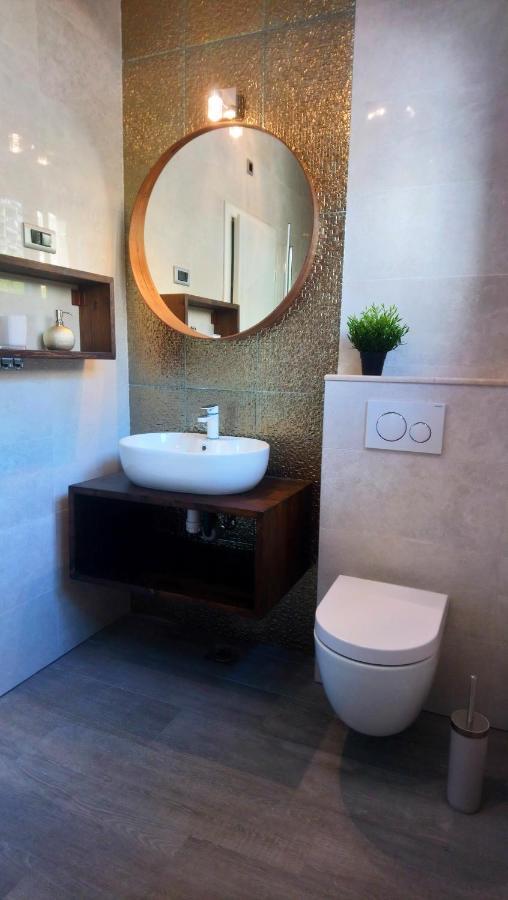 Split Symphony Veranda: Modern, New Apartment Екстериор снимка