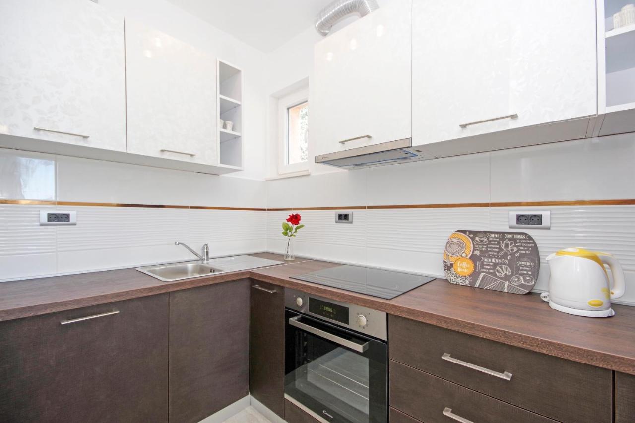Split Symphony Veranda: Modern, New Apartment Екстериор снимка