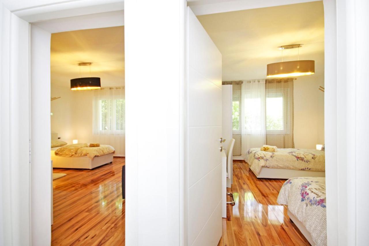 Split Symphony Veranda: Modern, New Apartment Екстериор снимка