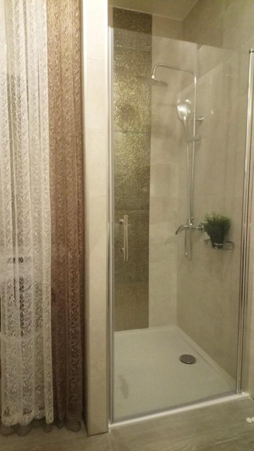Split Symphony Veranda: Modern, New Apartment Екстериор снимка